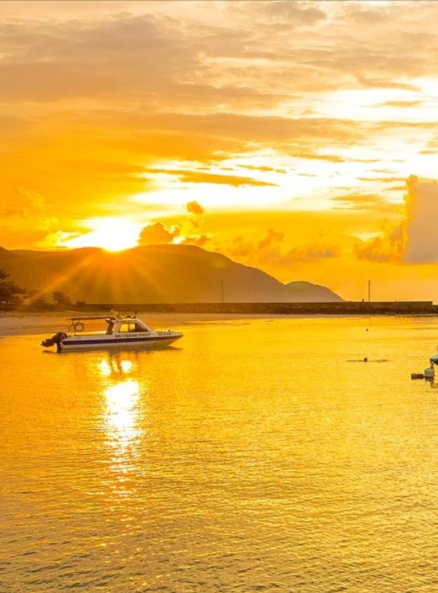 Honeymoon trip on romantic beach 14 days