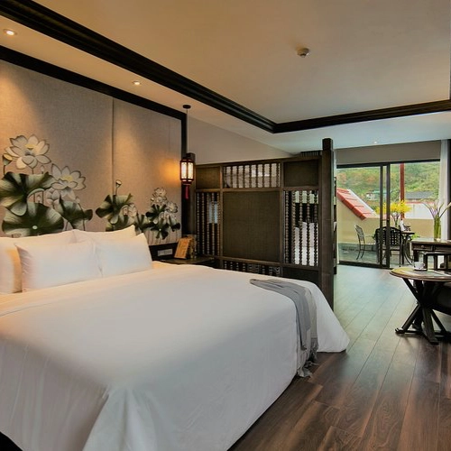 https://avexvietnam.com/wp-content/uploads/2025/09/Lotus-Aroma-Hotel.webp