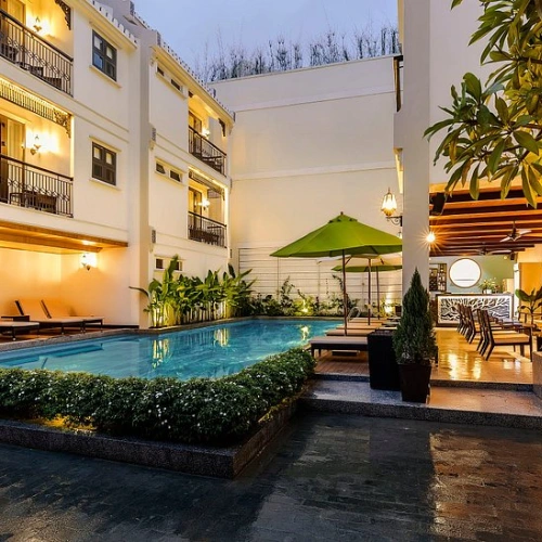 https://avexvietnam.com/wp-content/uploads/2025/10/Laluna-Hotel-Resort.webp