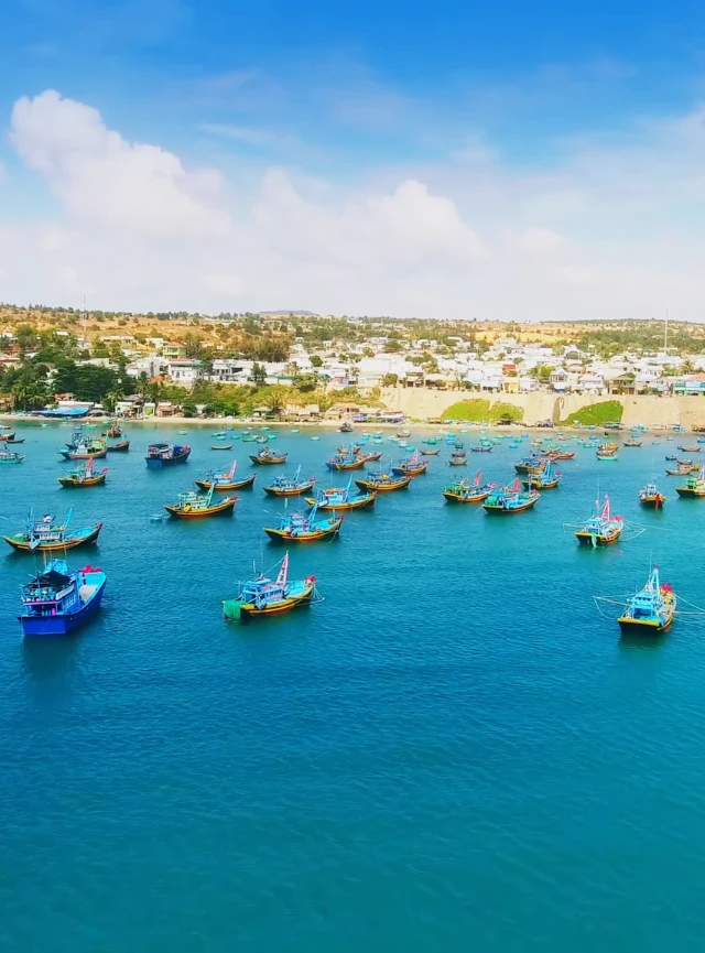 White sand, blue ocean of Mui Ne – 14 days