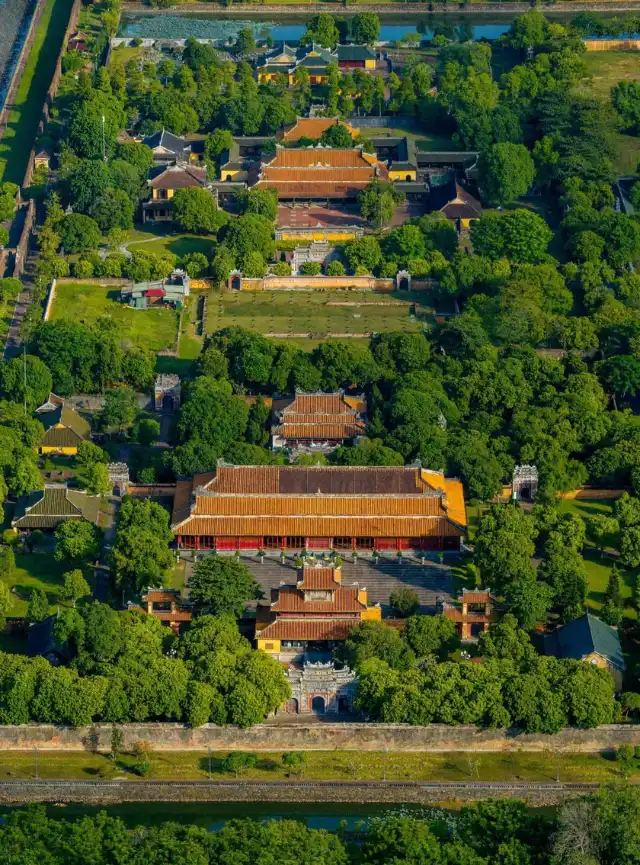 Explore dreamlike Hue in a day