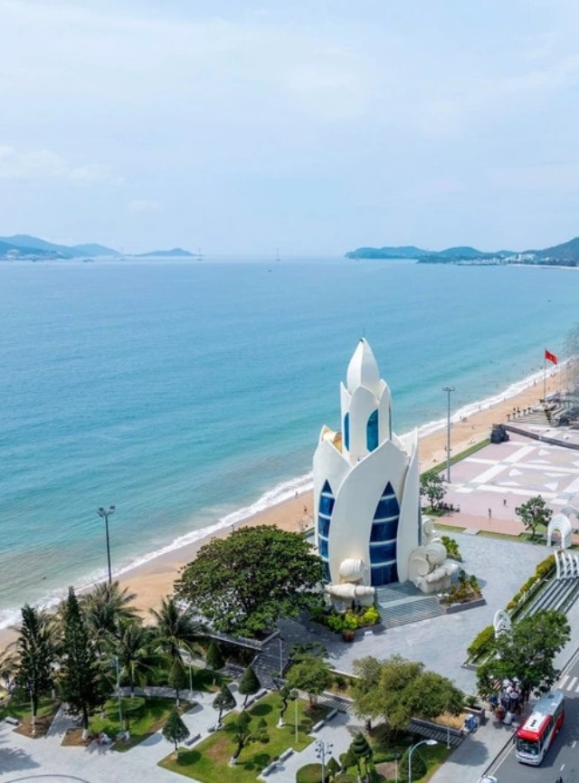 Star Voyager cruise brings 700 international tourists to Khanh Hoa