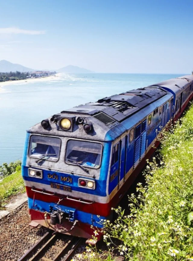 “Living without haste” amidst a breathtaking route: The train connecting the historical sites of Hue and Da Nang